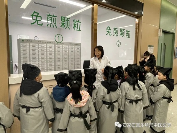 燕都小記者中醫(yī)研學(xué)活動(dòng)走進(jìn)直樂矯形中醫(yī)醫(yī)院