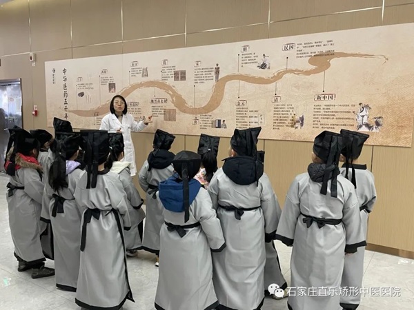 燕都小記者中醫(yī)研學(xué)活動(dòng)走進(jìn)直樂矯形中醫(yī)醫(yī)院