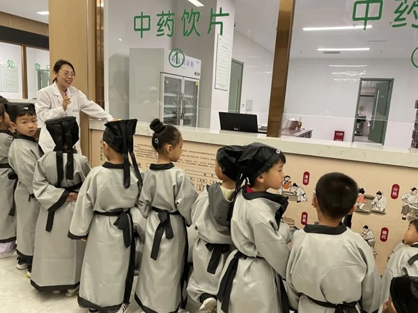 直樂(lè)醫(yī)院中醫(yī)研學(xué)行
